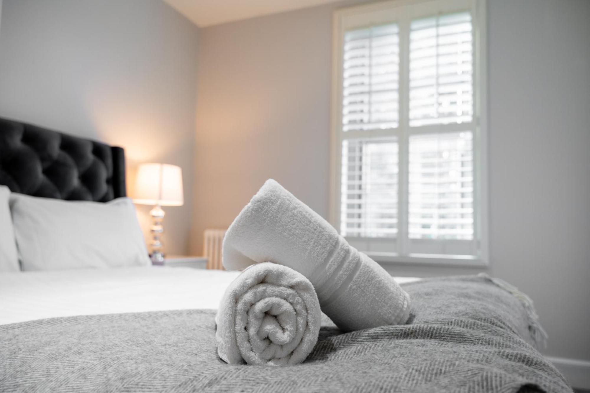 Escape Ordinary At Lough Erne Golf Village Enniskillen Esterno foto